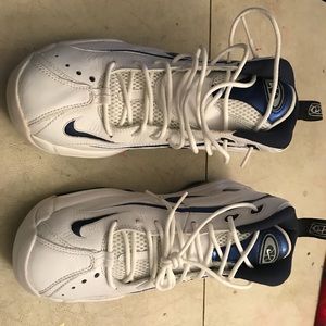 Nike Total Max Tempo Sneakers
